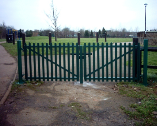 Banbury Town Council Gates 12 Medium